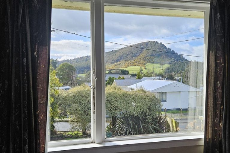 Photo of property in 1 George Street, Clinton, 9534