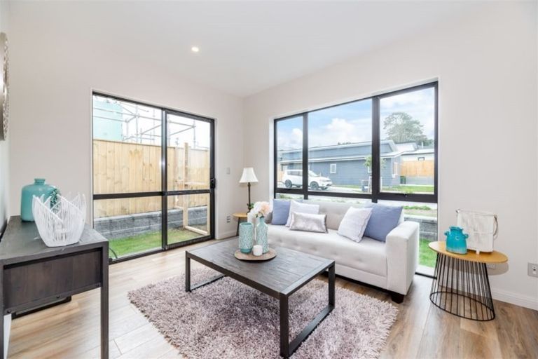 Photo of property in 11 Reserva Crescent, Kumeu, 0810