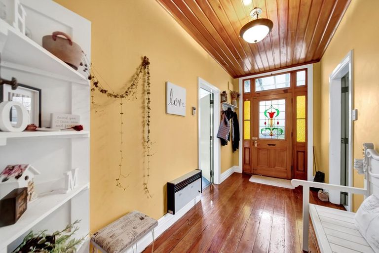 Photo of property in 61 Turuturu Road, Hawera, 4610