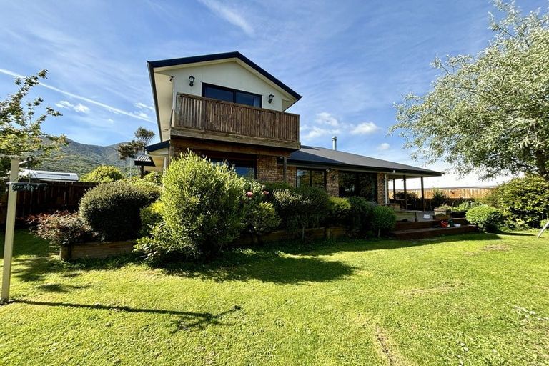 Photo of property in 7 Glentui Place, Waikawa, Picton, 7220