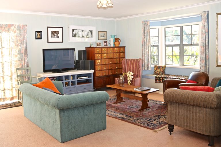 Photo of property in 31 Matauwhi Road, Russell, 0202