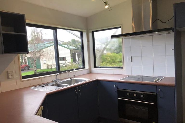 Photo of property in 6 Tokay Place, Huapai, Kumeu, 0810