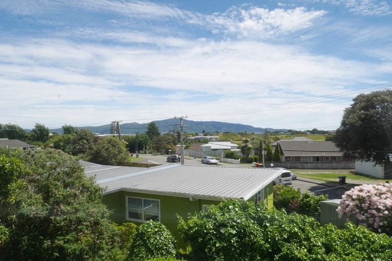 Photo of property in 24 Eatwell Avenue, Paraparaumu Beach, Paraparaumu, 5032
