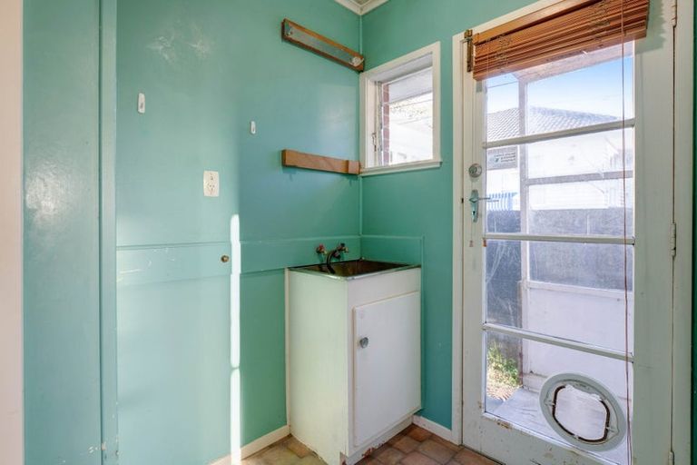 Photo of property in 1/229 Glenfield Road, Hillcrest, Auckland, 0627