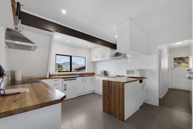 Photo of property in 40 Avalon Crescent, Fernhill, Queenstown, 9300