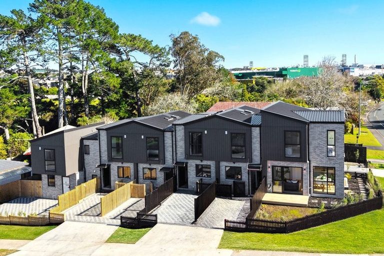 Photo of property in 71 Oreil Avenue, West Harbour, Auckland, 0618