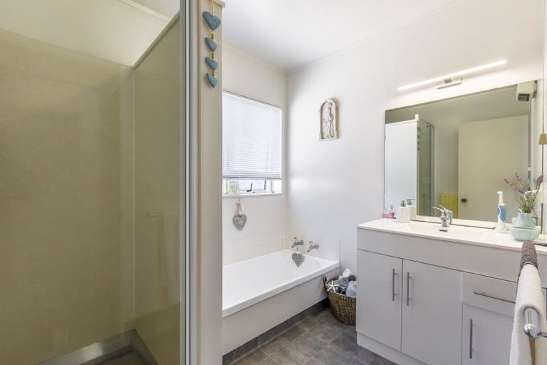 Photo of property in 2/2 Anzac Avenue, Onekawa, Napier, 4110