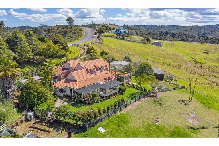 Photo of property in 115 Hillcrest Road, Hatfields Beach, Orewa, 0931