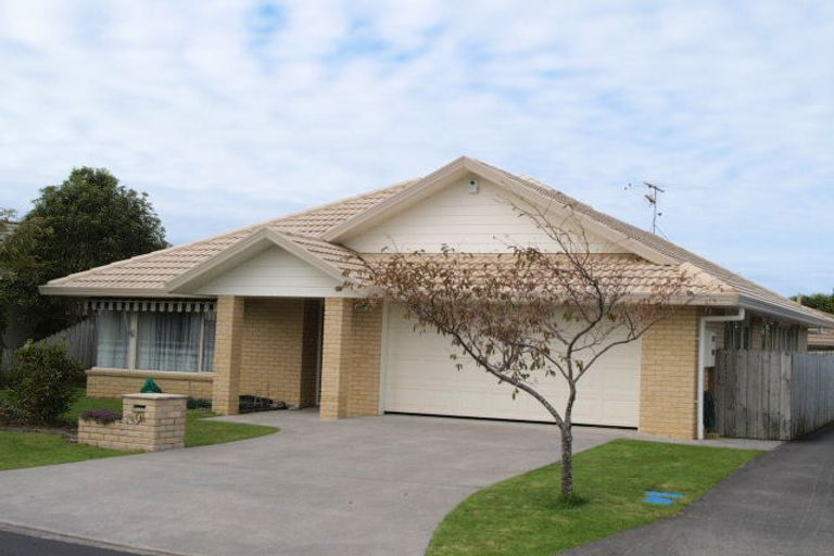Photo of property in 1/9 Uldale Place, Northpark, Auckland, 2013