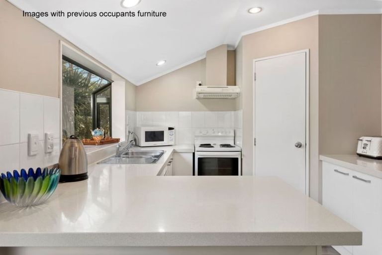 Photo of property in 2/46 Powrie Street, Glenfield, Auckland, 0629