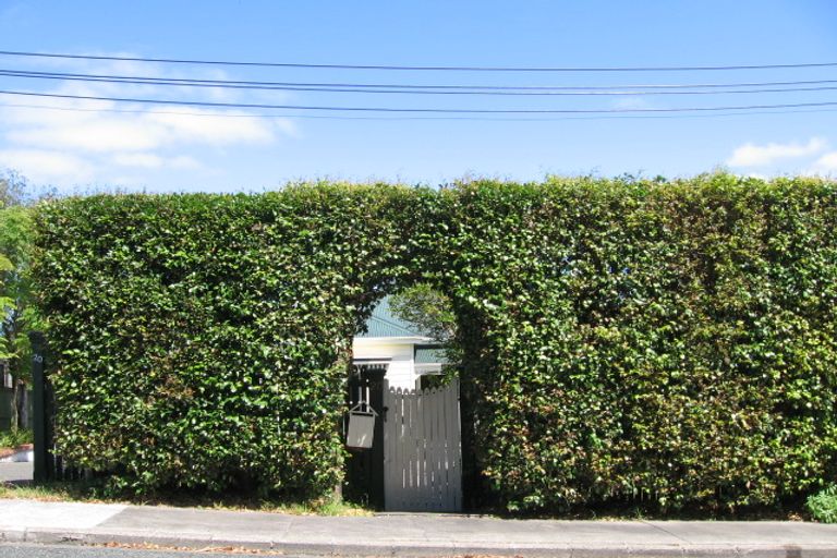 Photo of property in 20 Maunganui Road, Birkenhead, Auckland, 0626