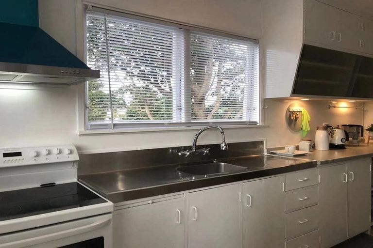 Photo of property in 20 Karaka Street, New Lynn, Auckland, 0600