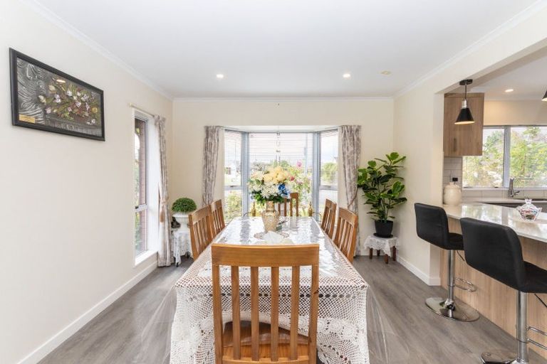 Photo of property in 6 Royal Oak Drive, Kelvin Grove, Palmerston North, 4414