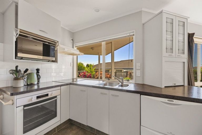 Photo of property in 17 Kingsgate Avenue, Havelock North, 4130