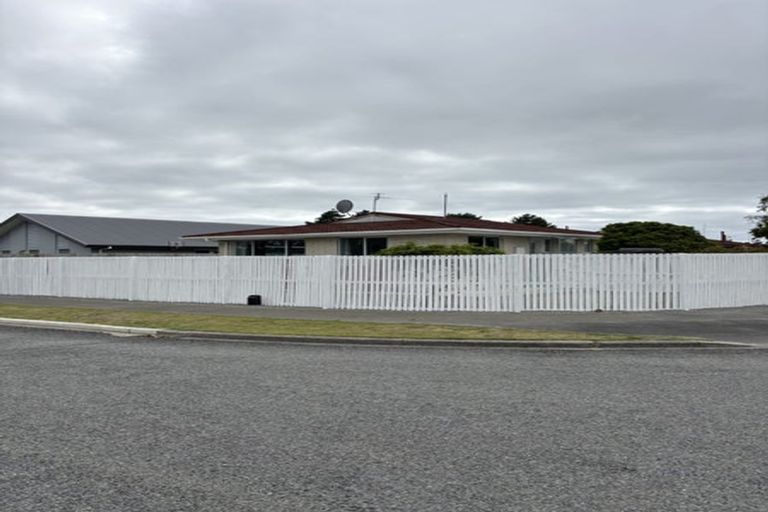 Photo of property in 4b Brentwood Street, Parklands, Christchurch, 8083