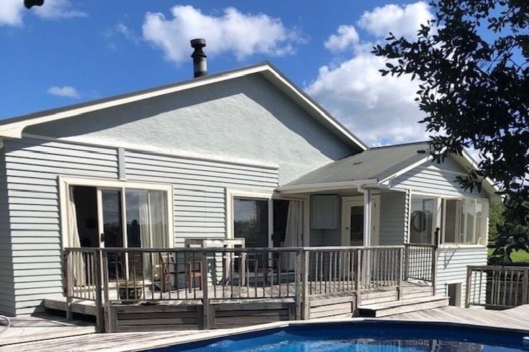 Photo of property in 71 Shaw Road, Oratia, Auckland, 0604