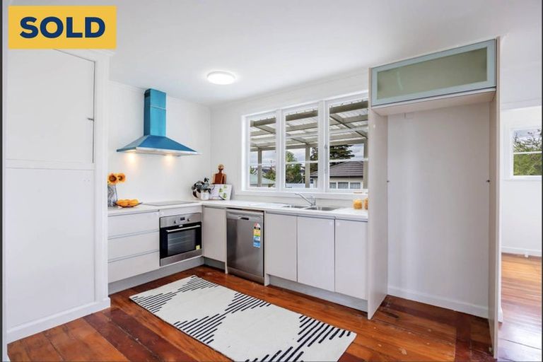 Photo of property in 30 Fruitvale Road, New Lynn, Auckland, 0600