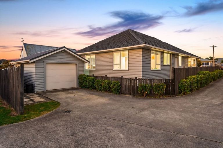 Photo of property in 16 Tapu Road, Huapai, Kumeu, 0810
