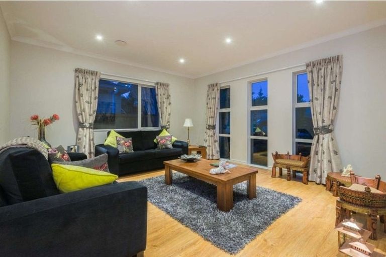 Photo of property in 21e Stamford Crescent, Flat Bush, Auckland, 2019