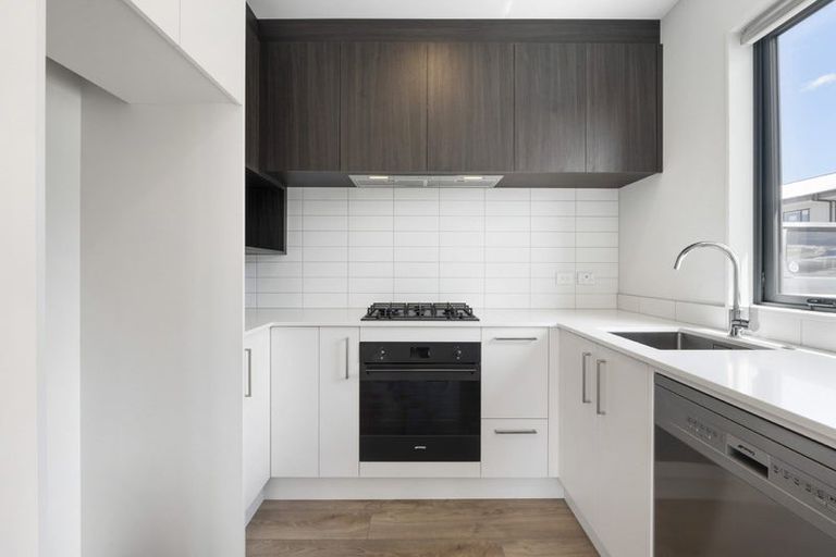 Photo of property in 11 Noel Hayden Street, Takanini, 2112