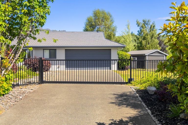 Photo of property in 10 Yasmin Lane, Kinloch, Taupo, 3377