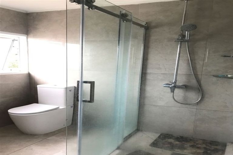 Photo of property in 1/2 Aotea Road, Glen Eden, Auckland, 0602