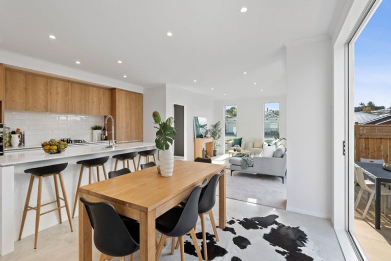 Photo of property in 17 Kukuwai Avenue, Red Beach, 0932