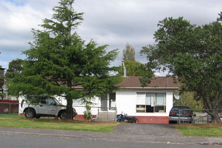 Photo of property in 16 Kelman Road, Kelston, Auckland, 0602