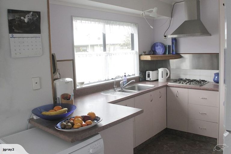 Photo of property in 84 Hillcrest Drive, Kelvin Grove, Palmerston North, 4414