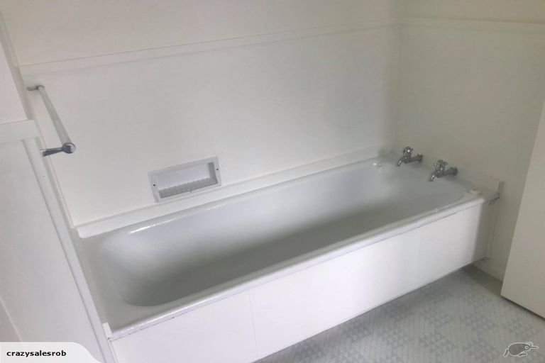 Photo of property in 1/18 Matipo Road, Mairangi Bay, Auckland, 0630