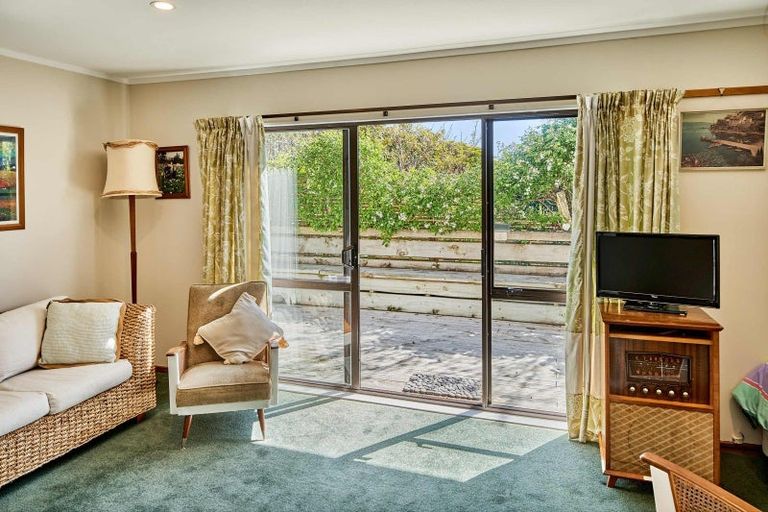 Photo of property in 20 Grays Road, Plimmerton, Porirua, 5026