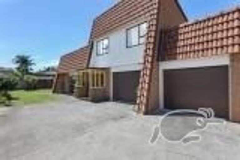 Photo of property in 2/30 Vivian Wilson Drive, Eastern Beach, Auckland, 2012