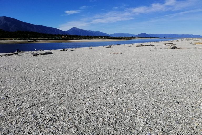 Photo of property in 25 Fox Moth Drive, Haast, 7886