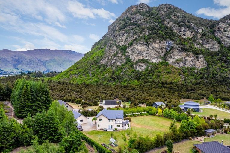 Photo of property in 33 Old Racecourse Road, Albert Town, Wanaka, 9305