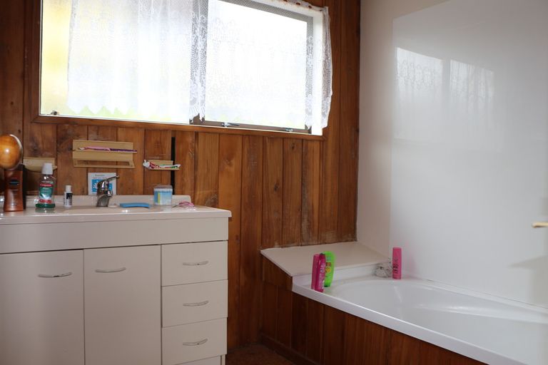 Photo of property in 47 Stratford Drive, Cable Bay, 0420