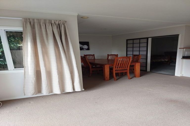 Photo of property in 2 Lexington Drive, Botany Downs, Auckland, 2010