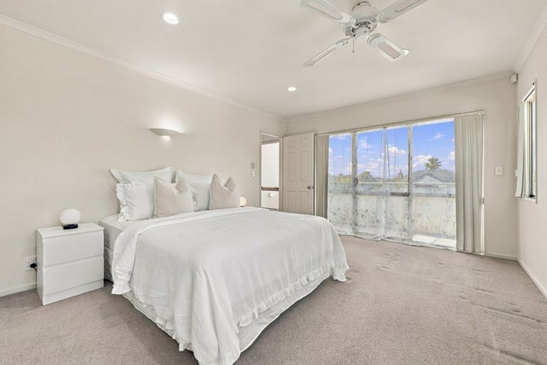 Photo of property in 6 San Ambrosio Rise, Henderson, Auckland, 0612