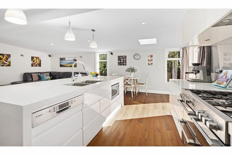 Photo of property in 20 Lucknow Terrace, Khandallah, Wellington, 6035