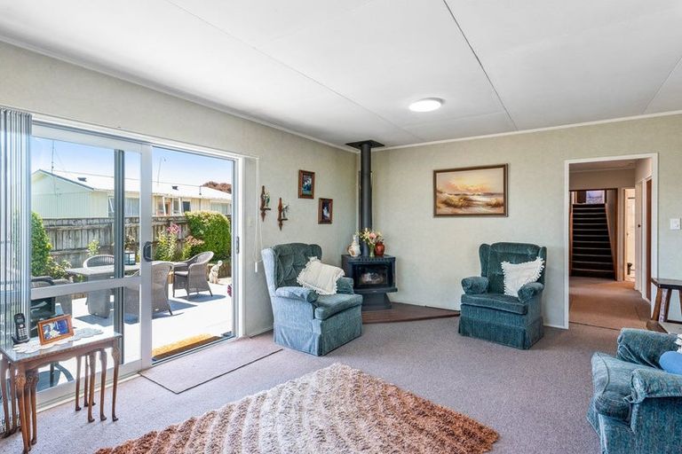 Photo of property in 4 Elder Grove, Paraparaumu, 5032