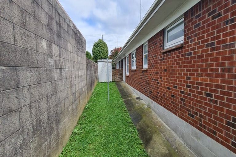 Photo of property in 2/81 Christmas Road, Manurewa, Auckland, 2102
