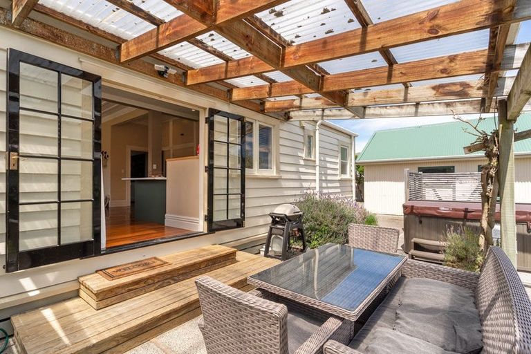 Photo of property in 98 Jellicoe Street, Martinborough, 5711