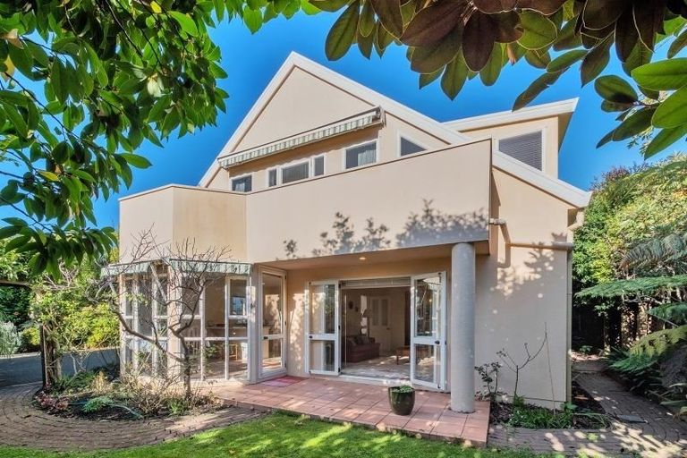 Photo of property in 1 William Bond Street, Stanley Point, Auckland, 0624