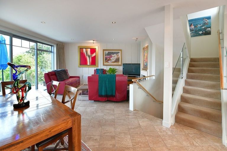 Photo of property in 18 Little Compton Mews, Snells Beach, 0920