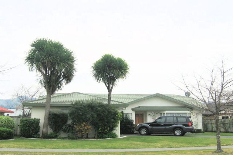 Photo of property in 8 Brompton Drive, Taradale, Napier, 4112