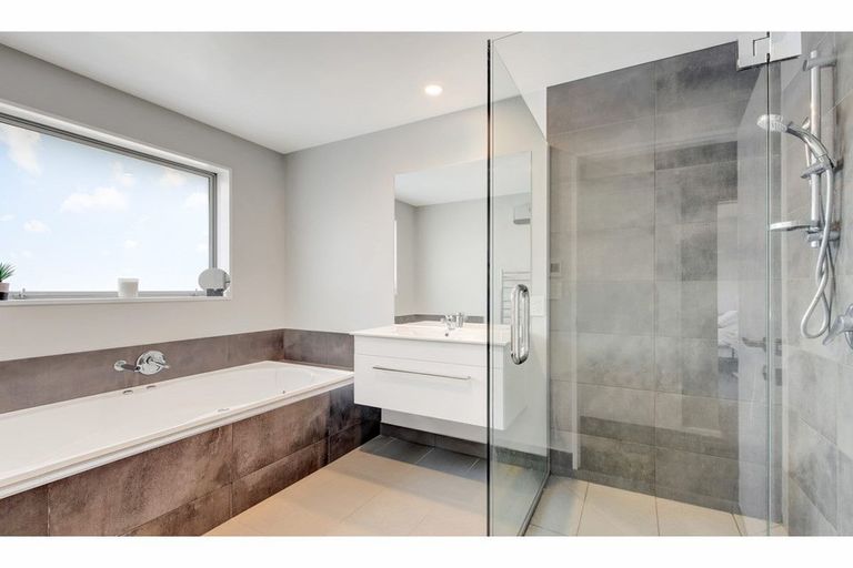 Photo of property in 177b High Street, Oxford, 7430