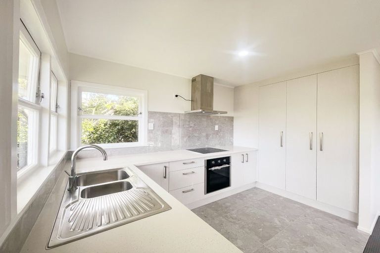 Photo of property in 12 Megan Avenue, Pakuranga Heights, Auckland, 2010