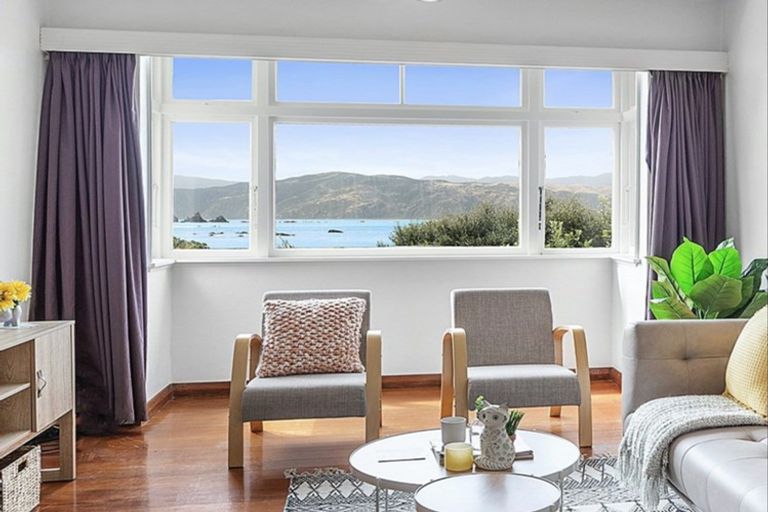 Photo of property in 117 Breaker Bay Road, Breaker Bay, Wellington, 6022