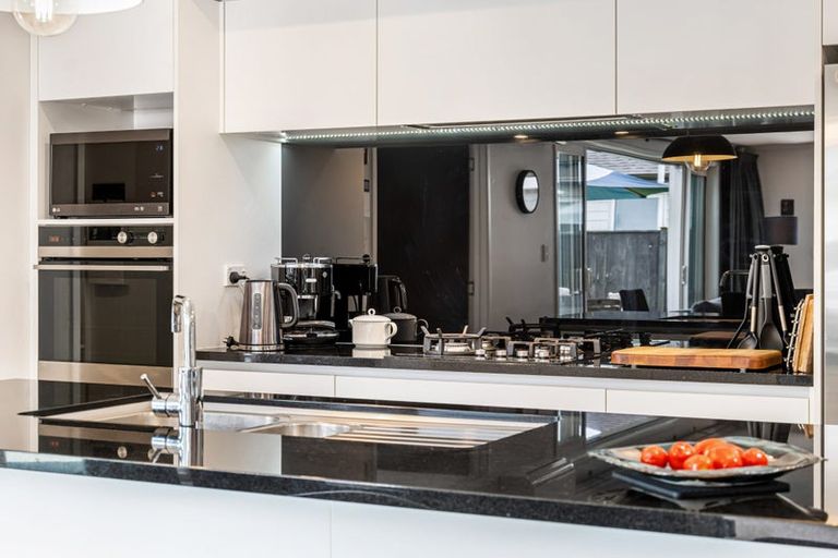 Photo of property in 11 Fred White Drive, Kumeu, 0810