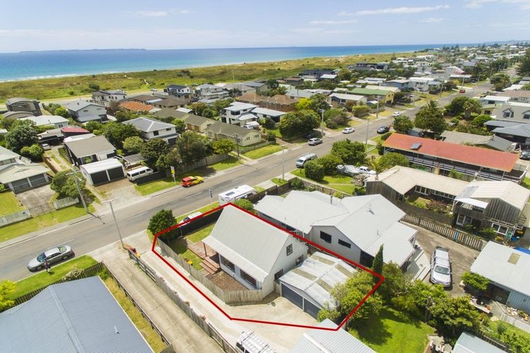 Photo of property in 16a Simpson Road, Papamoa Beach, Papamoa, 3118