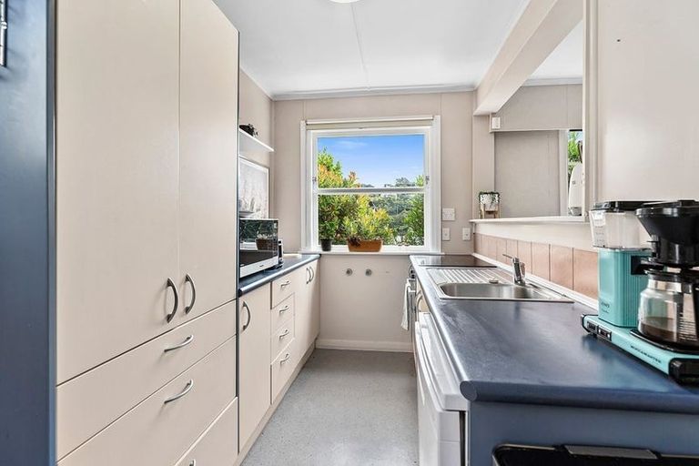 Photo of property in 4 Lyndfield Lane, Newlands, Wellington, 6037